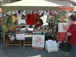 Med, keramika a knihy z Kraje blanických rytířů se představí na pražské Kampě